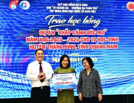 Tập đoàn GDQT Nam Việt nhận đỡ đầu 10 em học sinh huyện Thăng Bình có hoàn cảnh đặc biệt khó khăn thuộc Dự án “Chấp cánh ước mơ” – Quỹ Học bổng Vừ A Dính