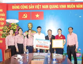 Tập đoàn GDQT Nam Việt  trao tặng 50 triệu đồng đến 