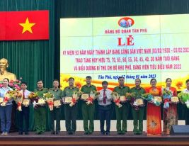 Đảng Viên Chi Bộ Nam Việt Vinh Dự Được Quận Uỷ Tân Phú Biểu Dương Đảng Viên Tiêu Biểu Năm 2022