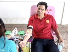 Nam Việt hưởng ứng Ngày hội công nhân viên chức lao động huyện Hóc Môn tham gia hiến máu tình nguyện.