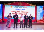 Trao tặng 4 suất học bổng đến học sinh hiếu học có hoàn cảnh khó khăn tại Trường Nam Việt
