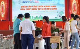 Học sinh trên địa bàn phường Tân Thới Nhất được hỗ trợ làm thẻ CCCD tại trường Nam Việt