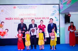 Trường Mầm non Hoa cọ vàng chúc mừng ngày Nhà giáo Việt Nam 20-11